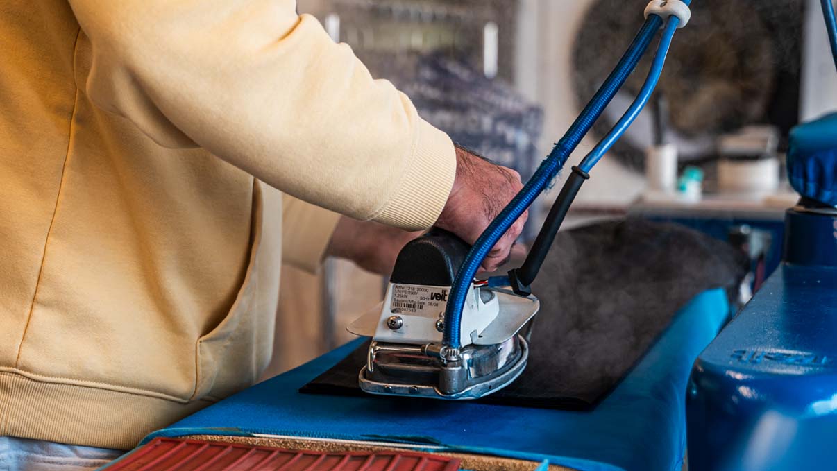 Professionele strijkservice bij Quality Wash Corner – perfect glad gestreken kleding.